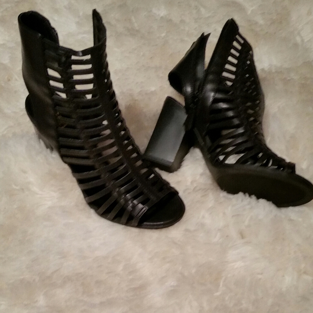 Ladies sandals